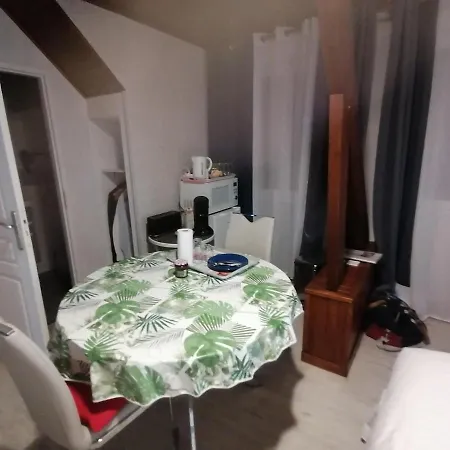 Du Jardin Fleuri 住宿加早餐酒店