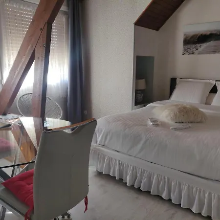 住宿加早餐酒店 Du Jardin Fleuri 3*