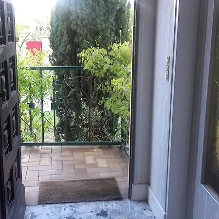 Du Jardin Fleuri Bed & Breakfast