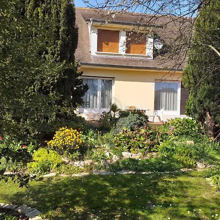 Du Jardin Fleuri Bed & Breakfast