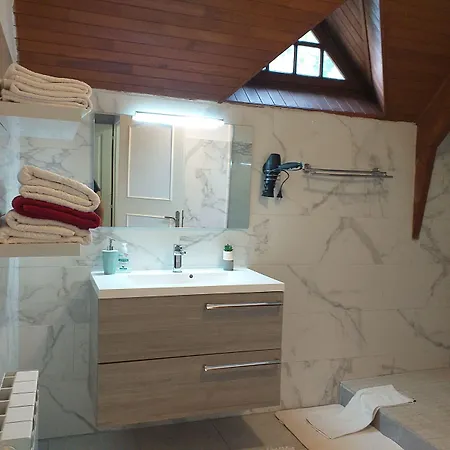 Du Jardin Fleuri 住宿加早餐酒店 Saint-Aubin-lès-Elbeuf