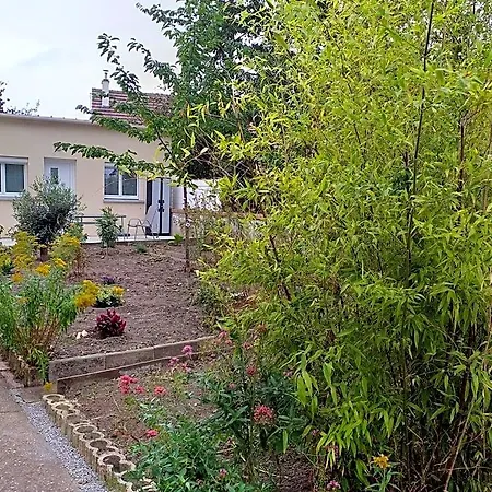 Du Jardin Fleuri Отель типа 
