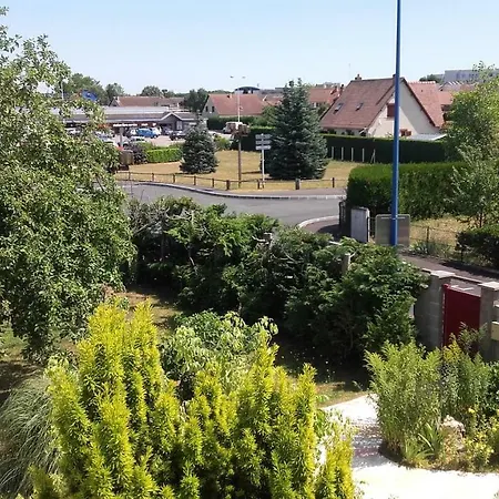 Du Jardin Fleuri Bed & Breakfast 3*