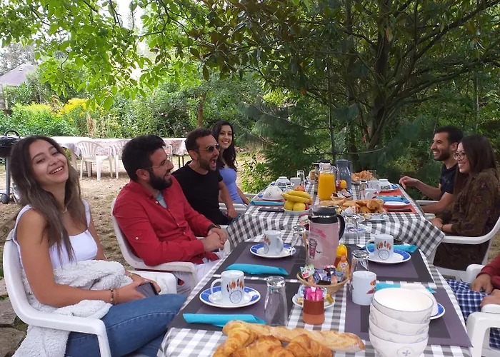 Du Jardin Fleuri Bed & Breakfast 3*